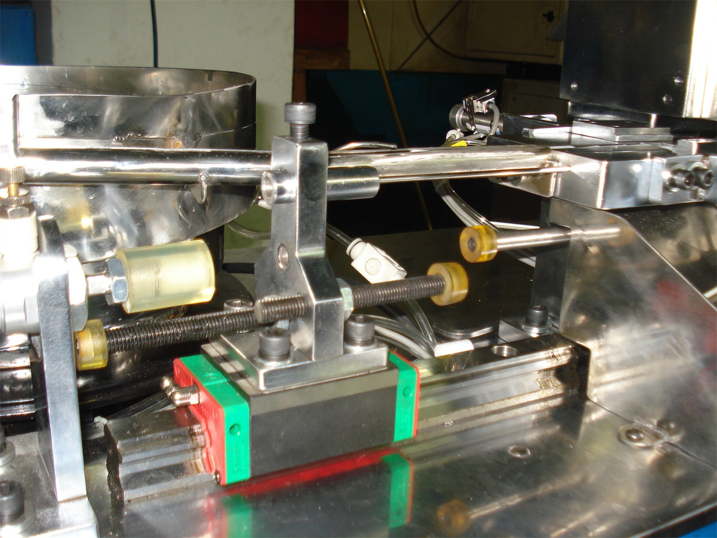 Cotton core threading machine